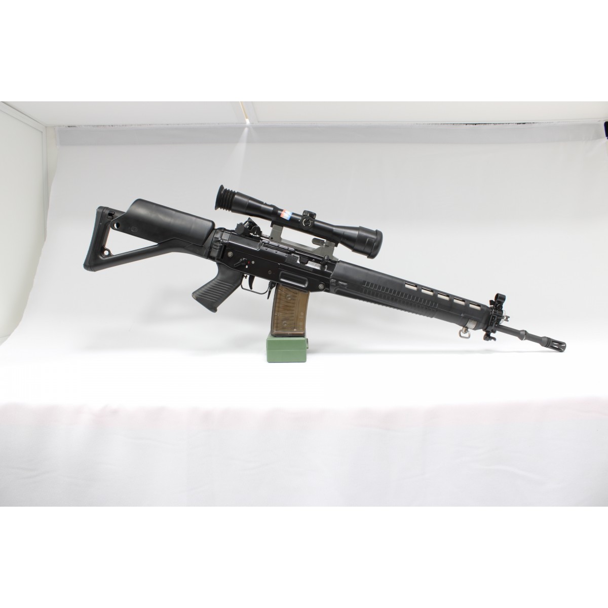 Carabine SIG 550 PE90 avec lunette HENDSOLD cal: 223R Carabine SIG 550 PE90 avec lunette HENDSOLD cal: 223R